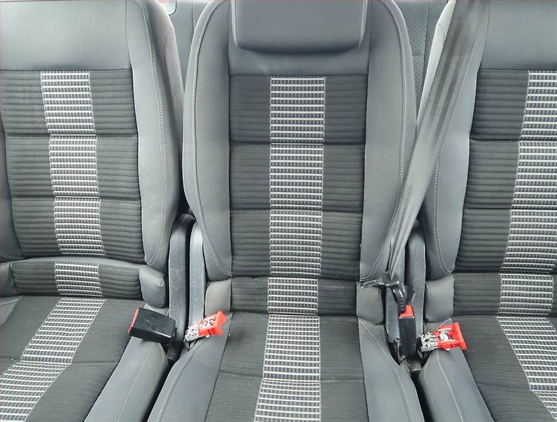 Volkswagen Touran (2007) 1.9 TDI, 7 míst, po STK, Tažné - fotka 10 z 17