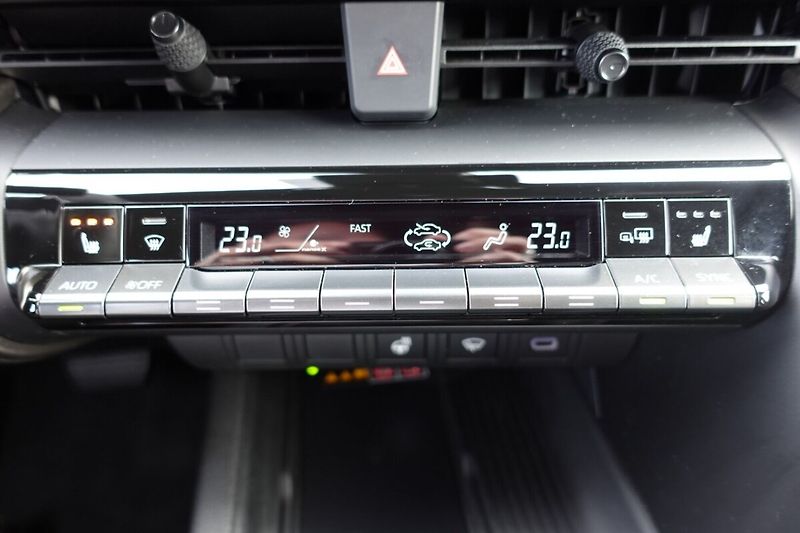 Toyota C-HR 2,0 HEV Executive - fotka 25 z 35