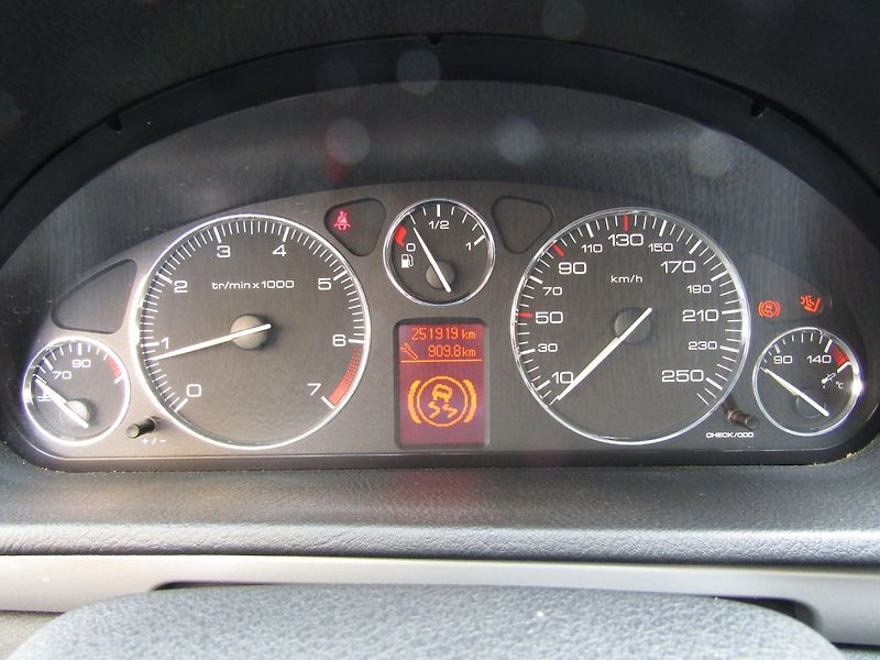 Peugeot 407 (2005) 1.8 16V 85kW BEZ KOROZE - fotka 27 z 31