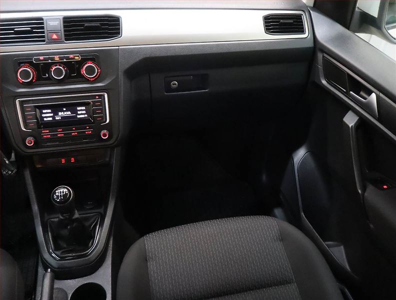 Volkswagen Caddy (2016) 2.0 TDI, 5Míst, ČR - fotka 8 z 16