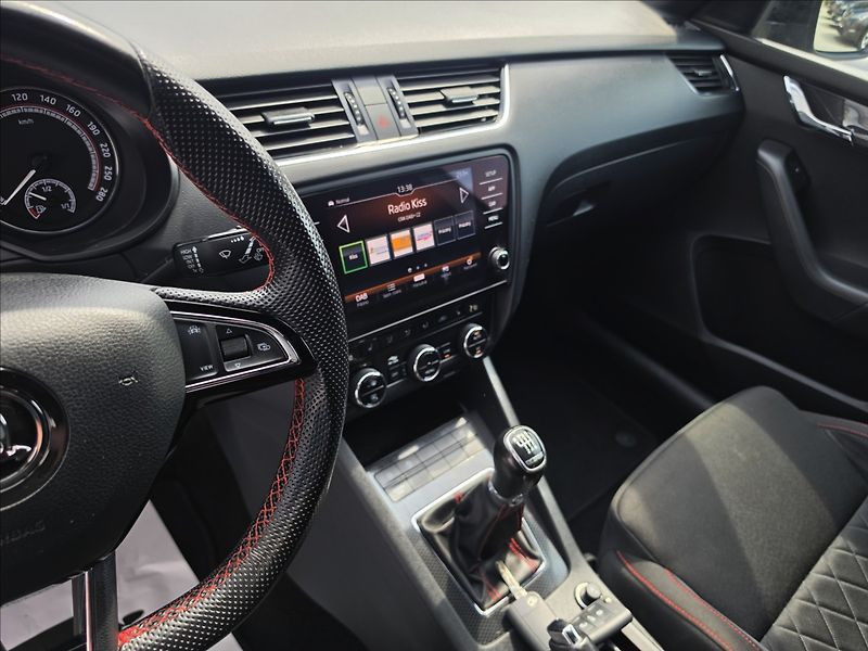 Škoda Octavia III 2,0 TSi 180KW RS Panorama - fotka 13 z 44