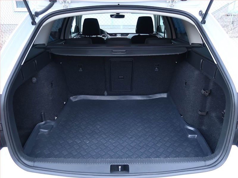 Škoda Octavia (2018) 1.6 TDI, Automat, Navi - fotka 14 z 18