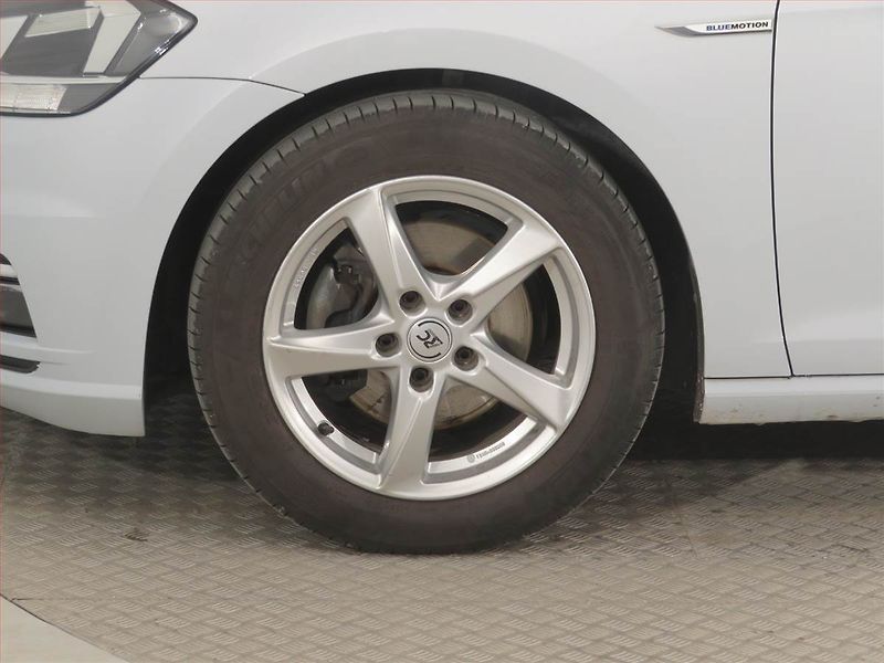 Volkswagen Golf (2018) Comfortline 1.5 TSI - fotka 15 z 21