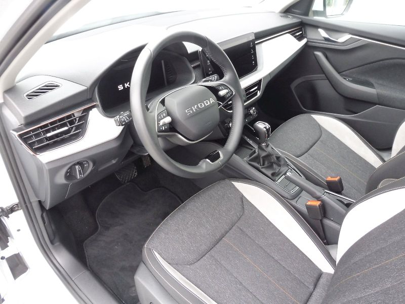 Škoda Kamiq (2025) Top Selection 1,0 TSI 85kW DSG - fotka 6 z 30