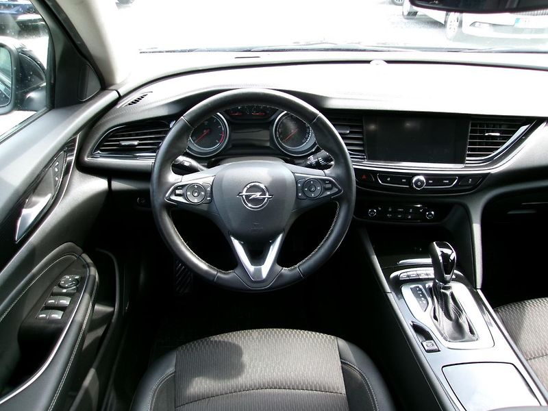 Opel Insignia ST 2.0 Turbo 191kW 4x4 automat - fotka 9 z 43