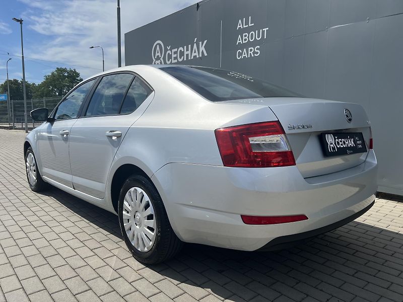 Škoda Octavia (2014) 1,6TDi CR 77kW AMBITION - fotka 31 z 33