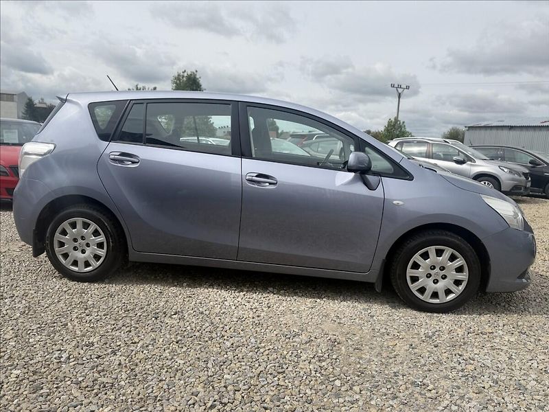 Toyota Verso 2,0 D-4D 93kW DIGIKLIMA 6KVALT - fotka 4 z 26