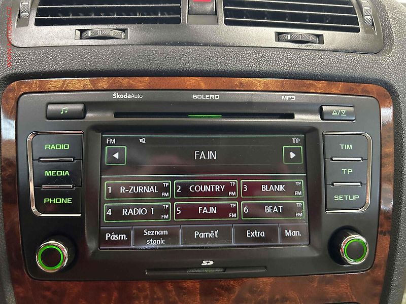 Škoda Octavia (2009) 1.4TSi, 2.maj,ČR, DSG, park - fotka 12 z 16