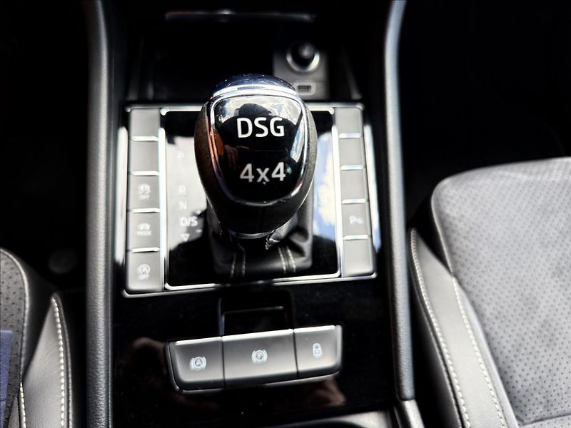 Škoda Superb 2,0 TDi 4x4 DSG SportLine - fotka 18 z 34
