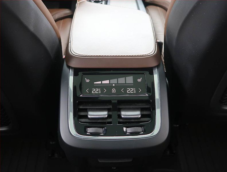 Volvo XC90 (2019) B5 AWD - fotka 20 z 20