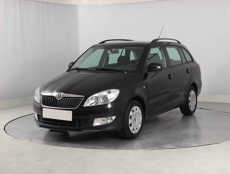 Škoda Fabia (2010) Ambition 1.2 TSI, oblíbený vůz - fotka 2 z 18