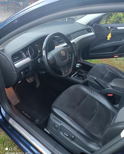 Škoda Superb (2010) Combi 2.0 TDI DSG - fotka 3 z 4