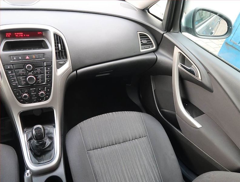 Opel Astra (2011) 1.7 CDTI, po STK, Tažné - fotka 8 z 13