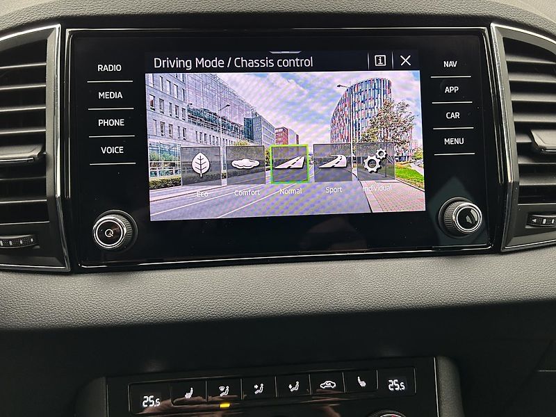 Škoda Karoq 1.5 TSI Top selection - fotka 12 z 28