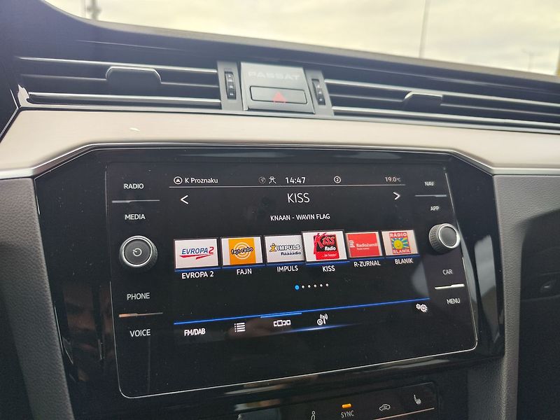 Volkswagen Passat 2.0 TDI/110kW Elegance - fotka 17 z 34