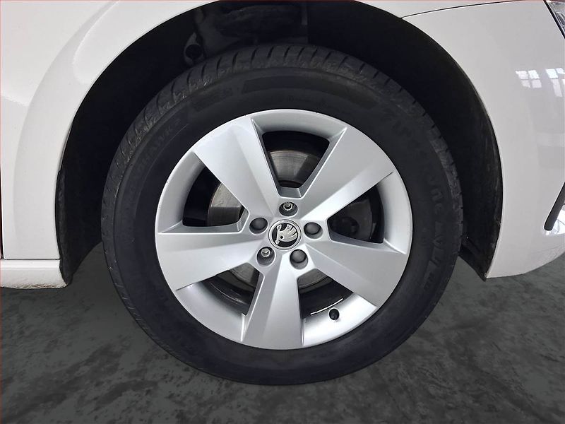 Škoda Scala (2020) 1.0 TSI, Tempomat - fotka 14 z 19