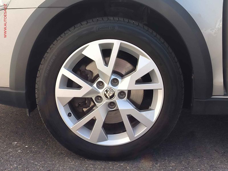 Škoda Octavia (2015) 2.0 TDi 4x4, ČR, DSG, TZ - fotka 22 z 23