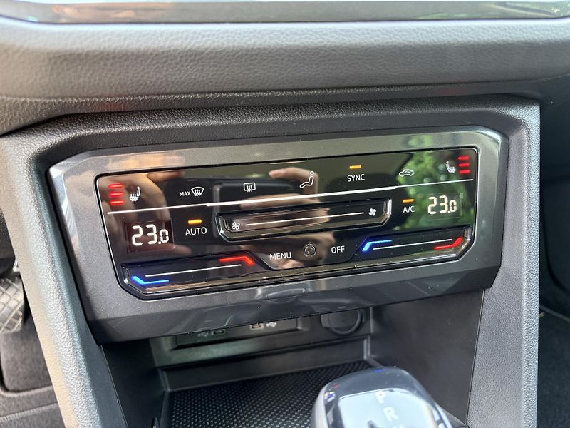 Volkswagen Tiguan 2.0TDI ELEGANCE DSG MATRIX VIR - fotka 28 z 63