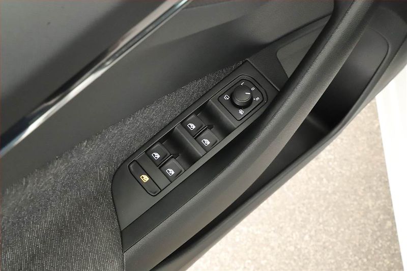 Škoda Scala (2023) Style 1.0 TSI, ČR,1.maj - fotka 18 z 20