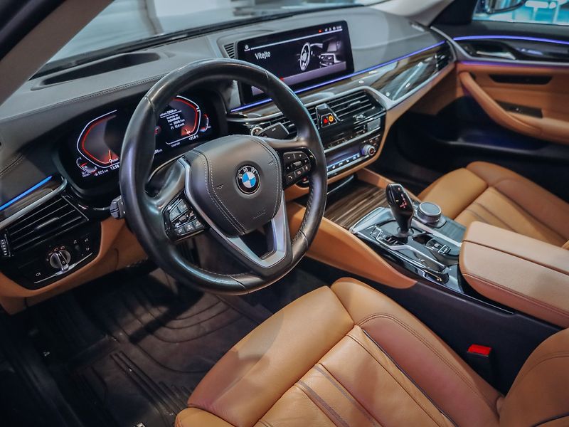 BMW Řada 5 530d xDrive 210 kW - fotka 9 z 28