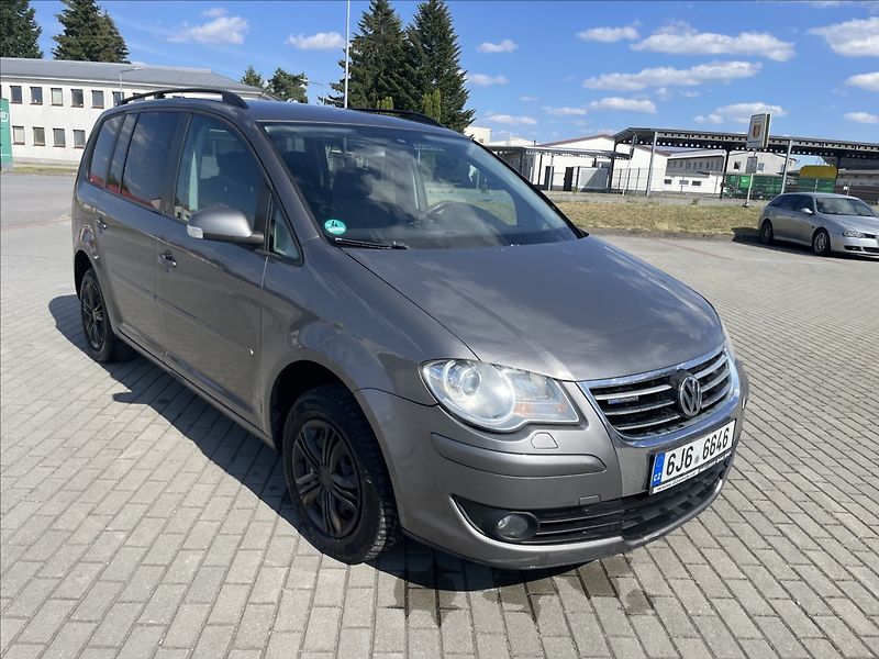 Volkswagen Touran 1,9 TDi 77kw 6rychlostí Klimat - fotka 6 z 35