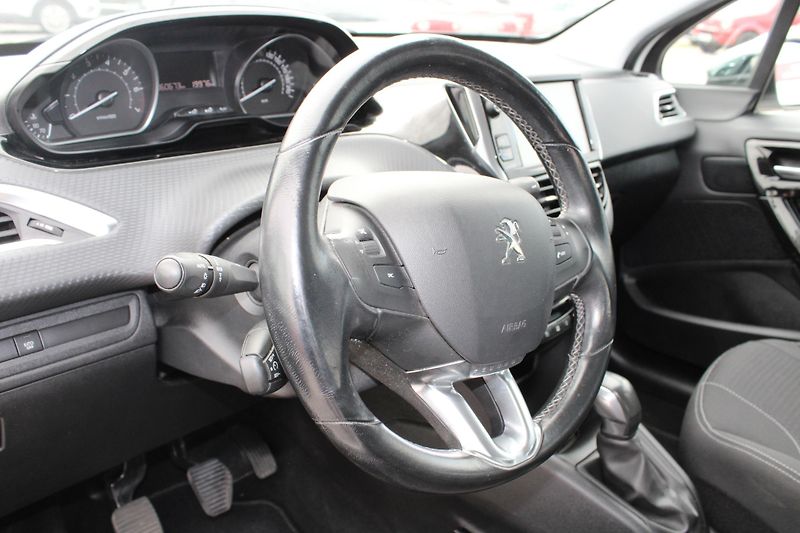 Peugeot 208 (2018) 1.2i 1.MAJITEL KLIMA TEMPOMAT  - fotka 16 z 24