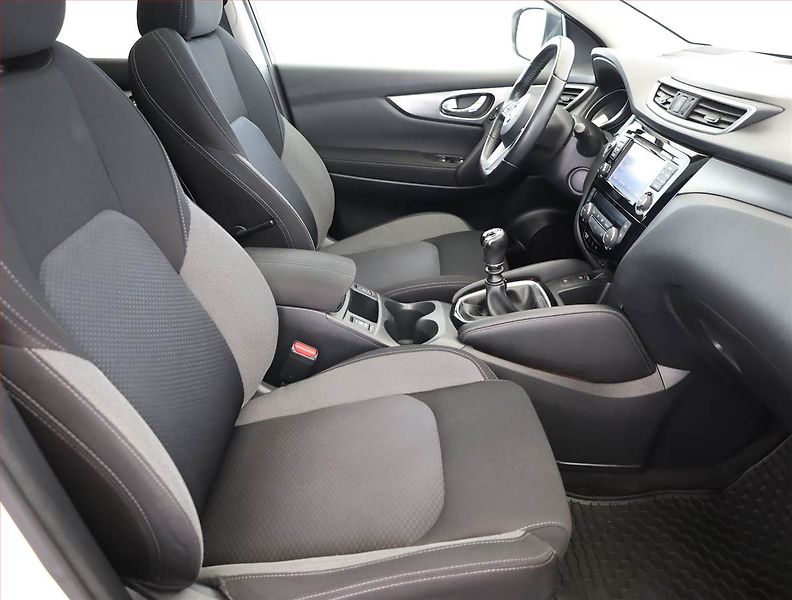 Nissan Qashqai (2018) 1.6 DIG-T, Navi, Tempomat - fotka 7 z 19