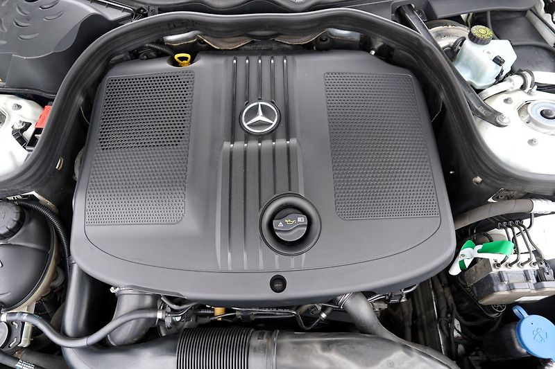 Mercedes-Benz Třídy E E 220d Avantgarde/kůže/AT/ČR - fotka 10 z 36