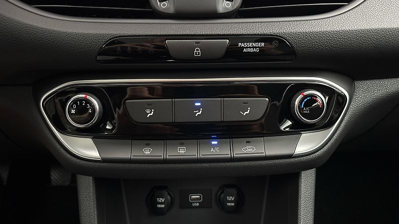 Hyundai i30 1.0 T-GDI Start Plus Kombi - fotka 13 z 26