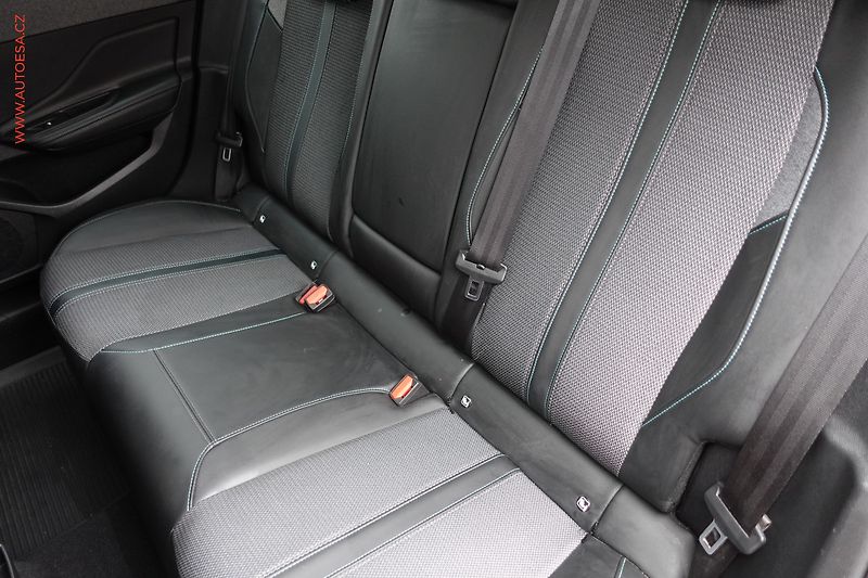 Peugeot 308 (2022) 1.2PT, ČR, Allure, LED - fotka 10 z 21