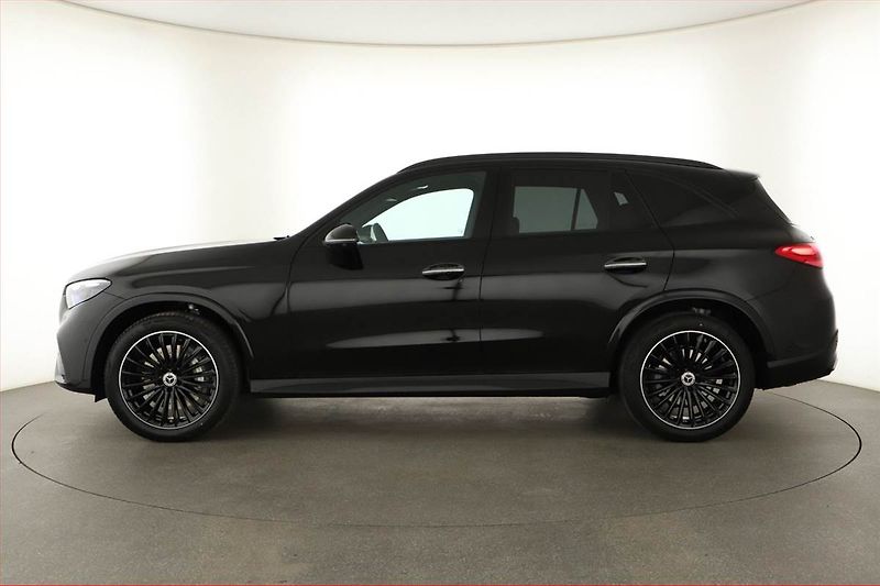 Mercedes-Benz GLC (2025) 220 d 4MATIC, AMG Line - fotka 3 z 28