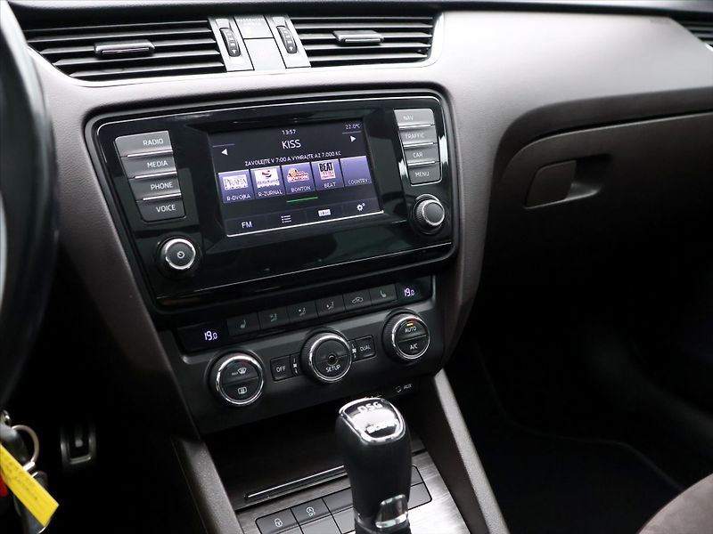 Škoda Octavia 2.0 TDI 135kW DSG Scout Xenon - fotka 18 z 28
