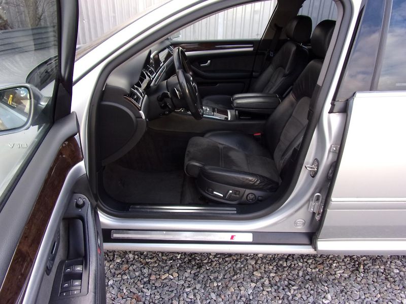 Audi S8 5.2V10 331kW CERAMIC  TOP CENA - fotka 9 z 25
