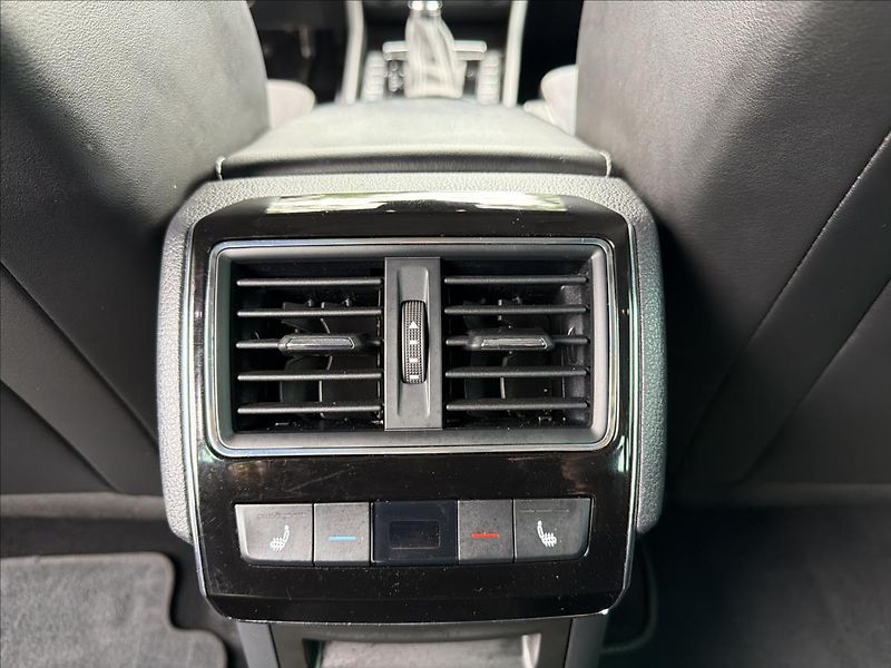 Škoda Superb 2,0 TDI SPORTLINE DSG ČR DPH - fotka 19 z 26