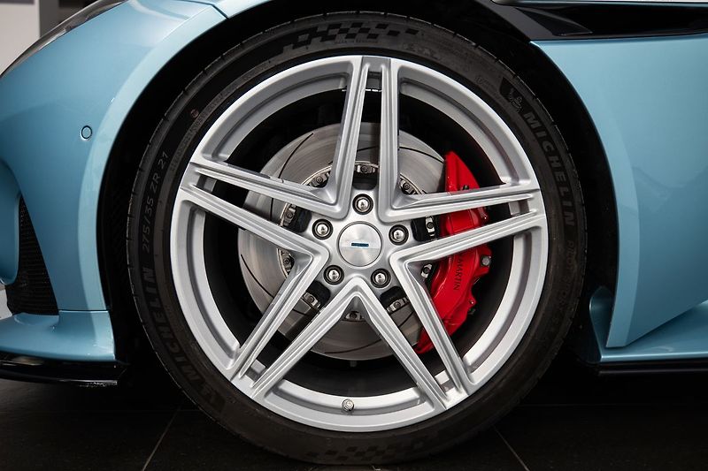 Aston Martin DB12 Volante - fotka 21 z 28