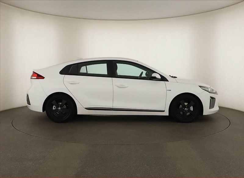 Hyundai Ioniq (2017) Hybrid, Automat, Tempomat - fotka 6 z 15