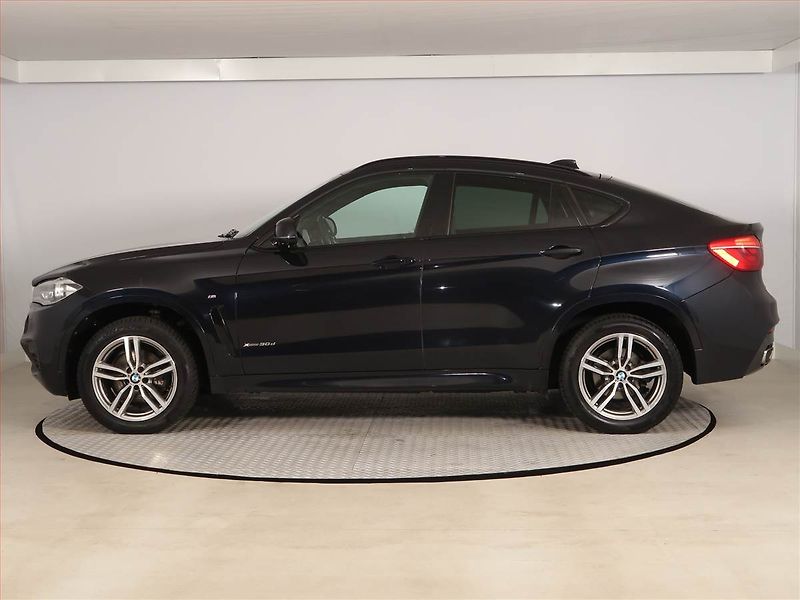 BMW X6 (2018) xDrive30d - fotka 3 z 23