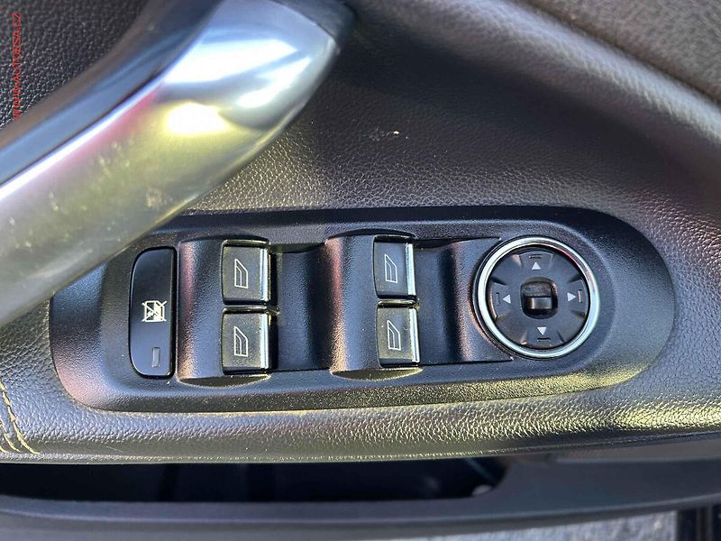 Ford Mondeo (2010) 2.2 TDCi, Titanium, xenon - fotka 11 z 16