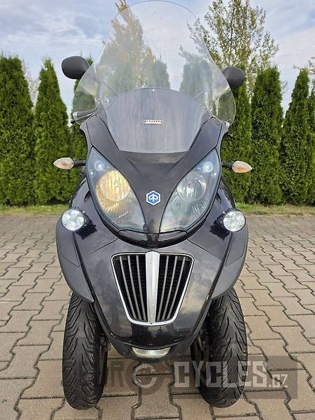Piaggio MP3 250 LT (2009) - fotka 12 z 20