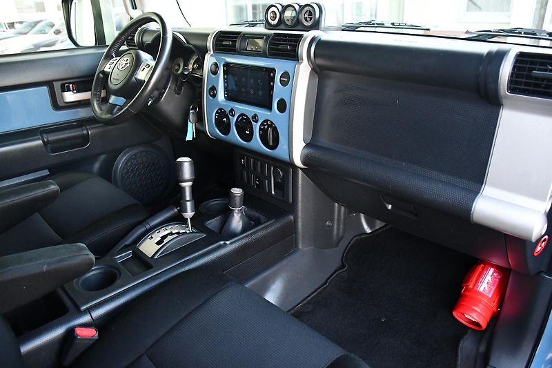 Toyota FJ Cruiser 4,0 VVT-i V6 AWD AT - fotka 12 z 50