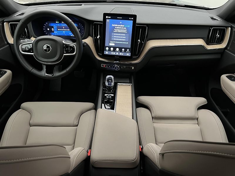 Volvo XC60 B5 AWD BRIGHT PLUS CZ 1. maj. - fotka 2 z 46