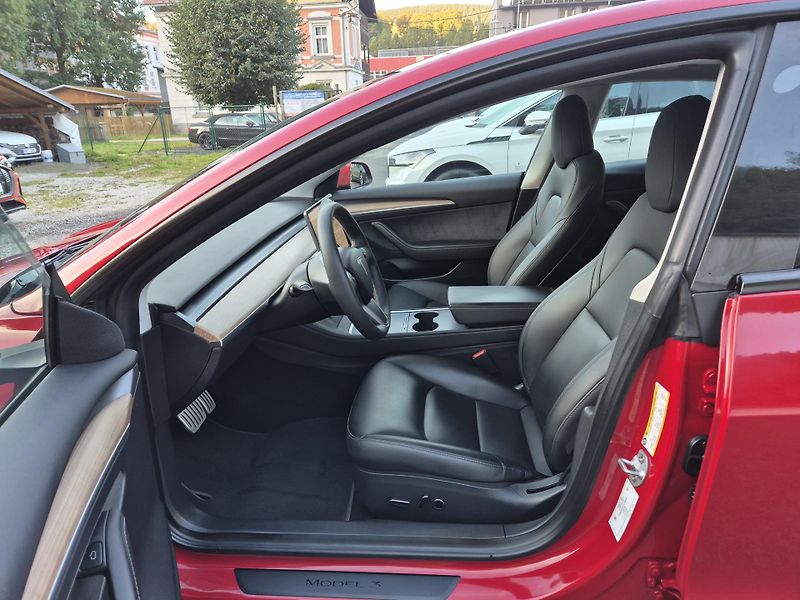 Tesla Model 3 PERFORMANCE 393kw SOH 95,1% - fotka 11 z 45