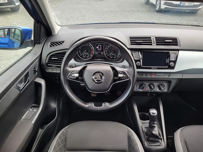 Škoda Fabia 1.0 TSI AMBITION Combi TOUR - fotka 9 z 44