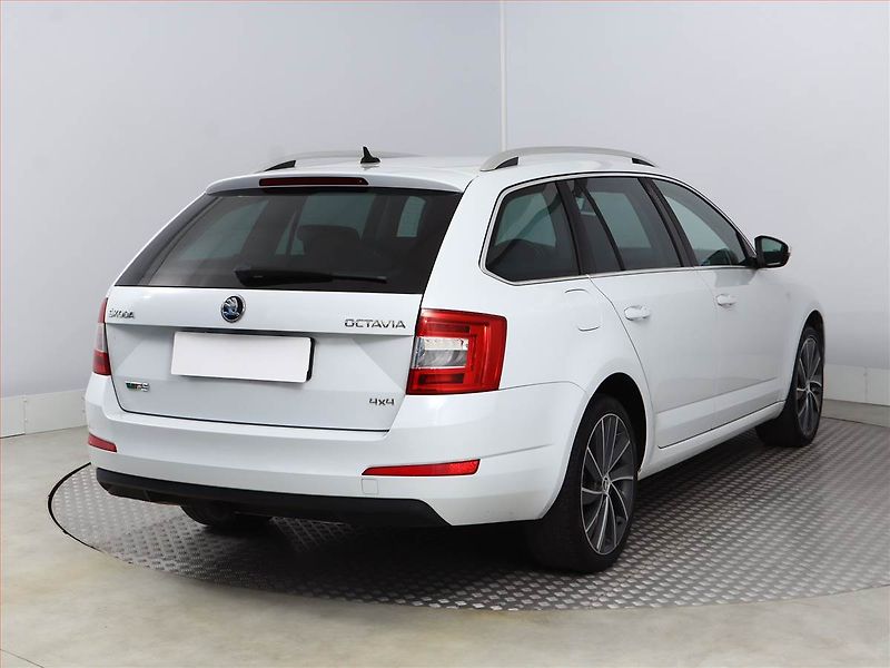 Škoda Octavia (2015) Laurin&Klement 2.0 TDI, 4X4 - fotka 5 z 21