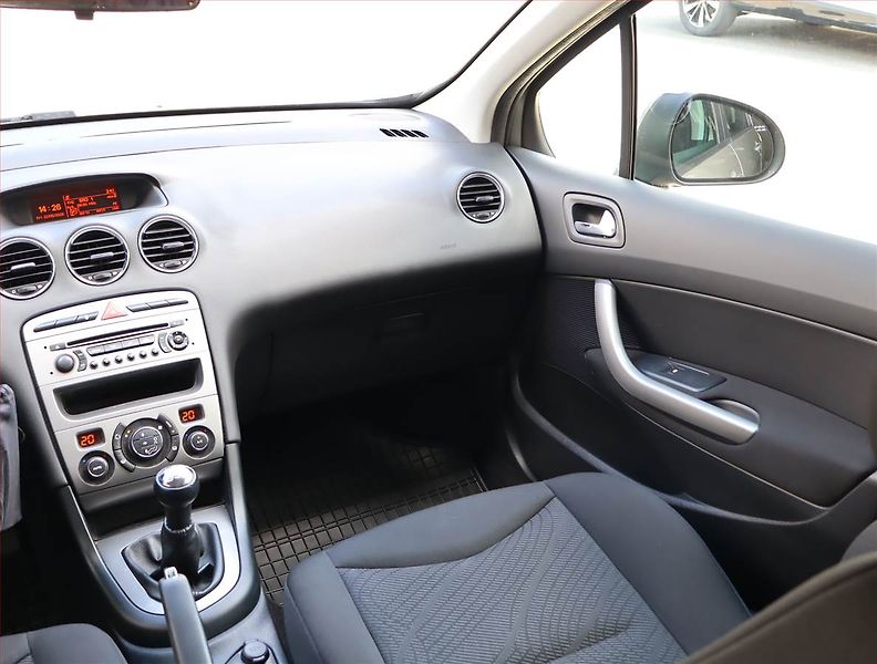 Peugeot 308 (2010) 1.6 VTi, Serv.kniha - fotka 8 z 17