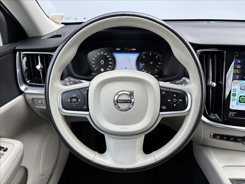 Volvo V60 2,0 D3 110 KW MOMENTUM MANUAL - fotka 9 z 26