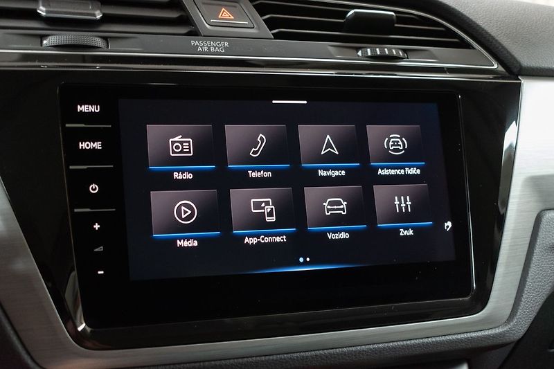Volkswagen Touran 1.5 TSI TAŽNÉ*7.MÍST*DPH*ČR 1M - fotka 28 z 45