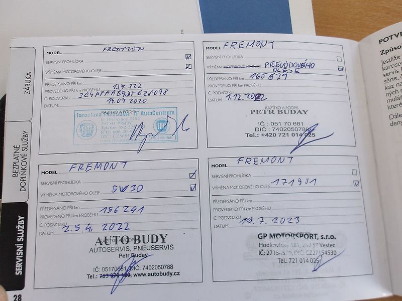 Fiat Freemont 2,4i LPG+BENZIN ! AUT ! 7 MÍST - fotka 31 z 33