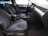 Volkswagen Passat (2018) Highline 2.0 TDI, Automat - náhled 9