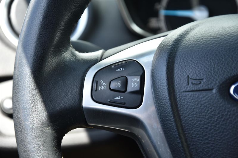 Ford Fiesta 1.5TDCi TITANIUM SERVIS. KN. - fotka 16 z 21